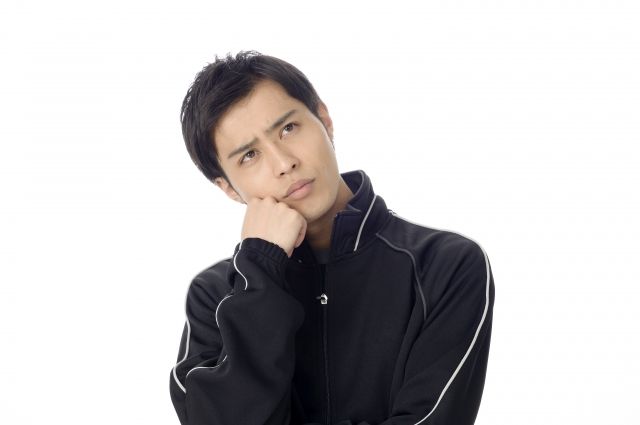 考えている男性