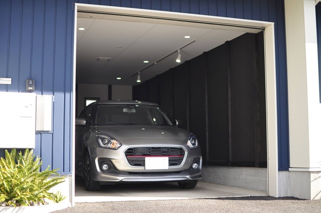 ガレージでもボディーカバーは必要？屋内使用のメリットと注意点