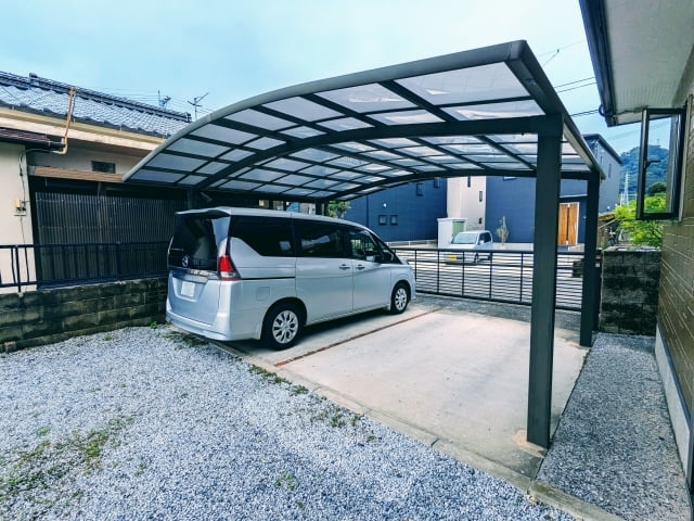 実は高リスク？駐車場の隣が○○なときの注意点とは